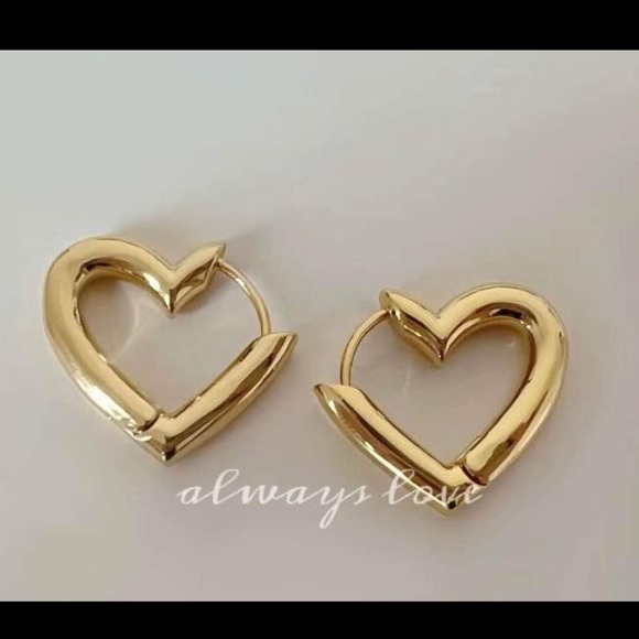 2️⃣2/$50 AL STUDIO Heart shaped earrings (Gold) - Picture 2 of 6